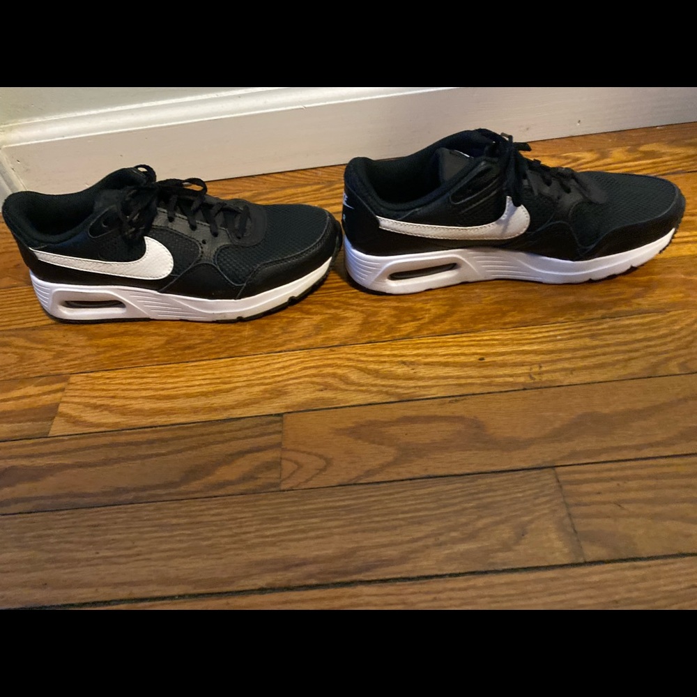 Nike Air Max women’s sneakers size 7 black/white Y2K style 90s - Picture 2 of 8